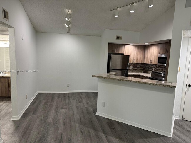 Building Photo - 12510 Vista Isles Dr