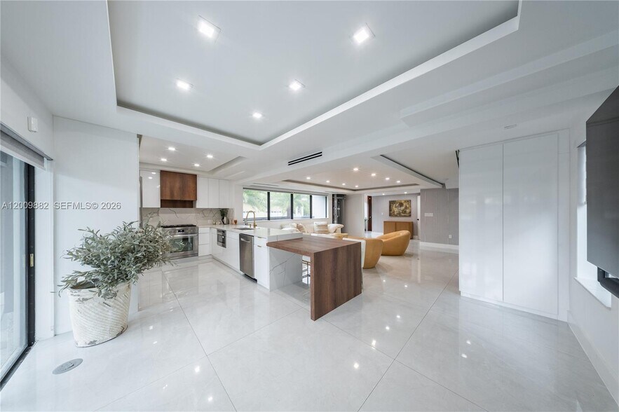 Building Photo - 5601 N Ocean Dr