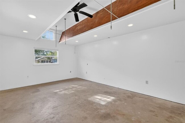 Building Photo - 423 E 10th Ave