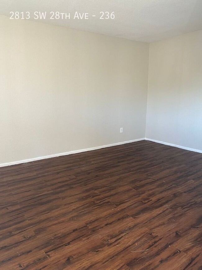 Building Photo - All Bills Paid! $799 Move-in special