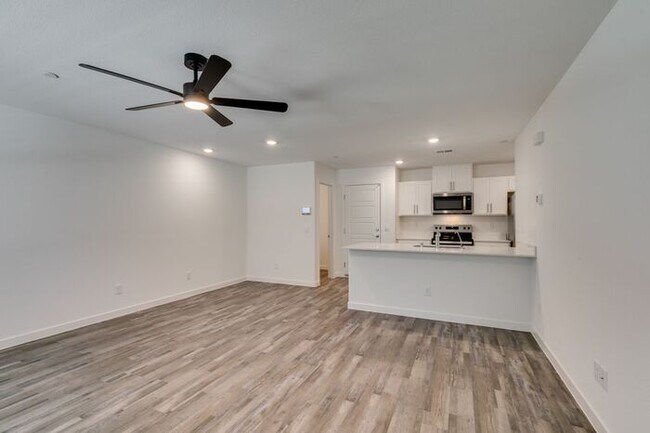 Building Photo - Beautiful New 3 Bed / 2.5 Bath Townhome 89178