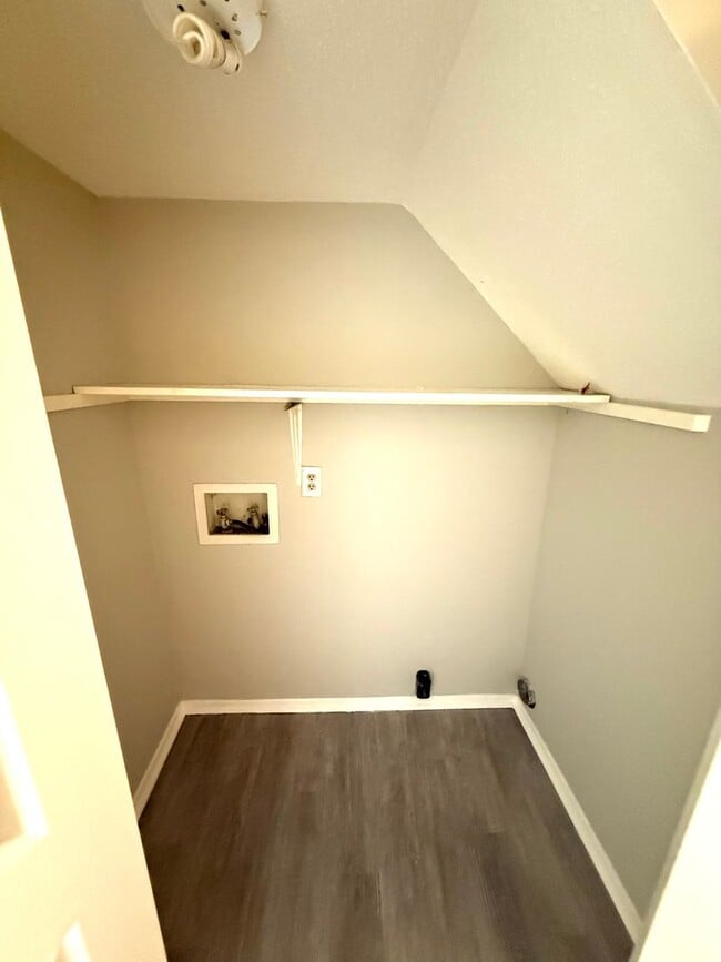 Building Photo - ** 3 bed 2.5 bath townhouse located by ACA...