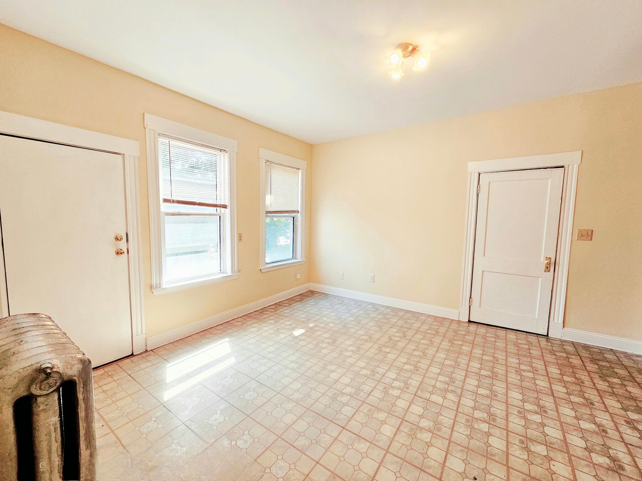 Building Photo - 243 Callender St