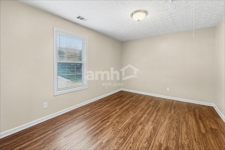 Building Photo - 3151 Serenade Ct