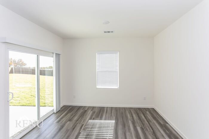 Building Photo - 1740 Escondido Dr