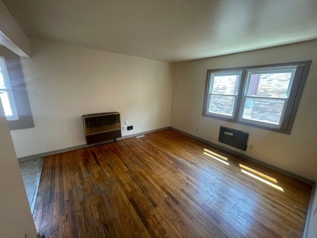 Building Photo - 1320 S 26th St. (8 unit)