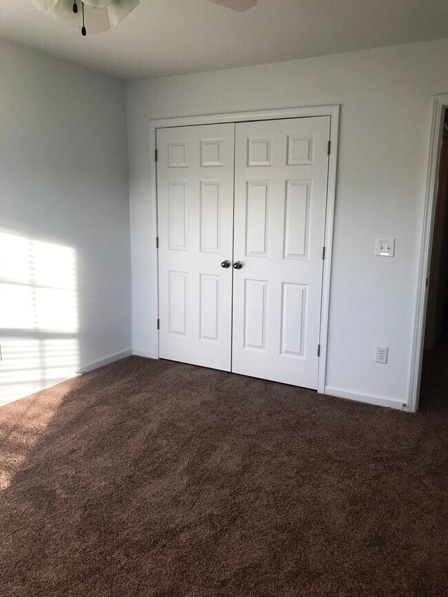 Building Photo - 730 Bellview Way