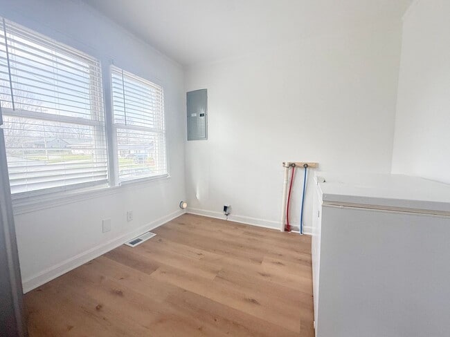 Building Photo - Pet-Friendly 3-Bedroom Home with Fenced Yard & Large Deck Near Downtown Livingston