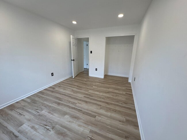 Building Photo - 72304 Delaire Landing Rd