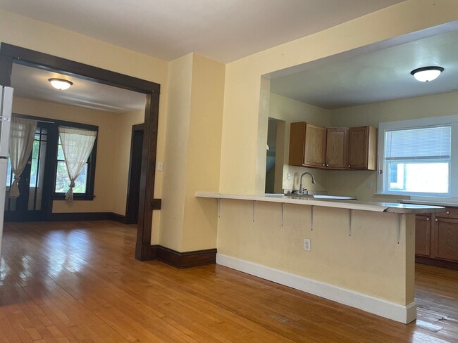 Building Photo - 109 Lathrop St