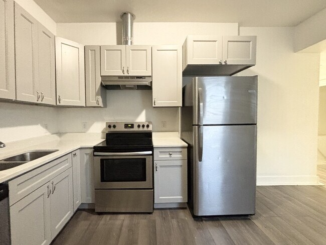 Building Photo - 379 E 800 S