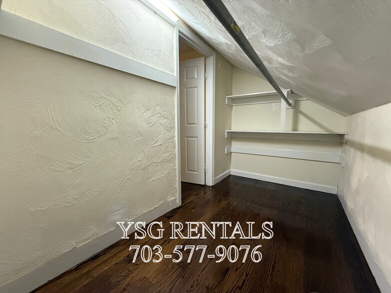 Building Photo - 19 Lambert Ave