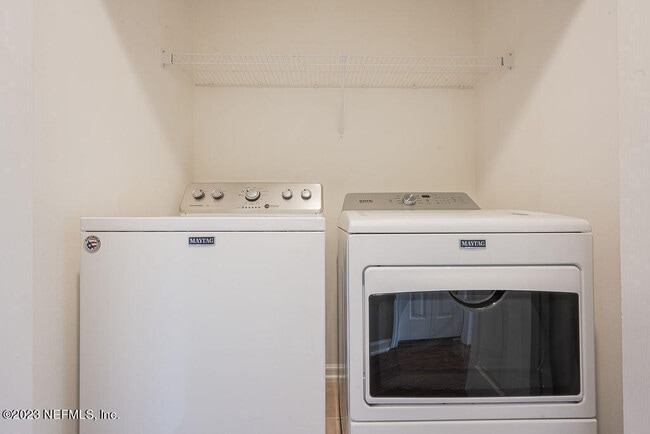 Building Photo - 7990 Baymeadows Cir E