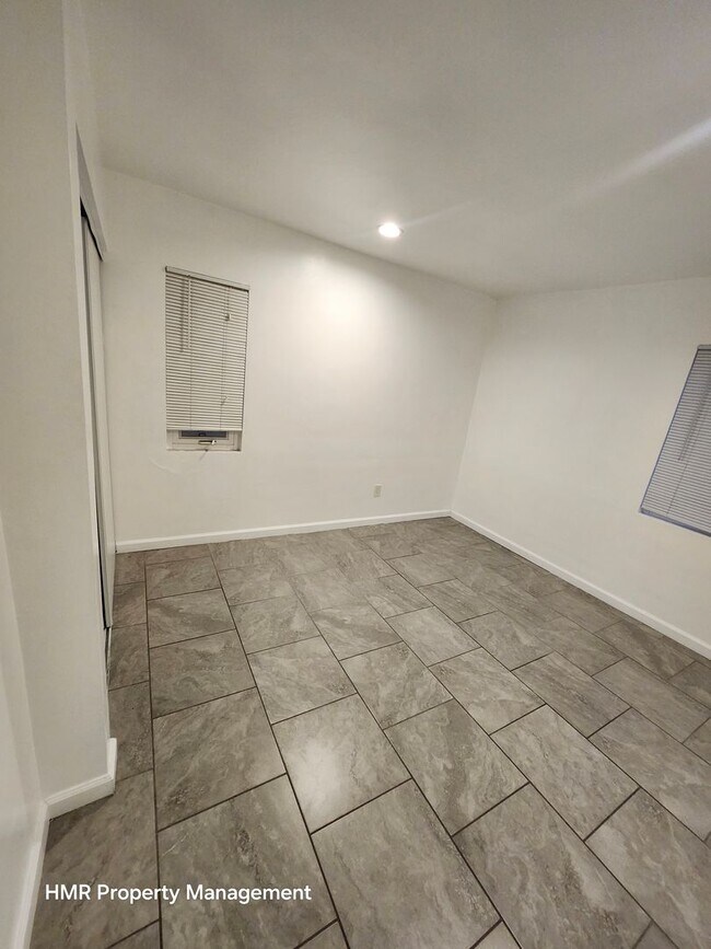 Building Photo - Beautiful remodel 3 bed 2 bath house