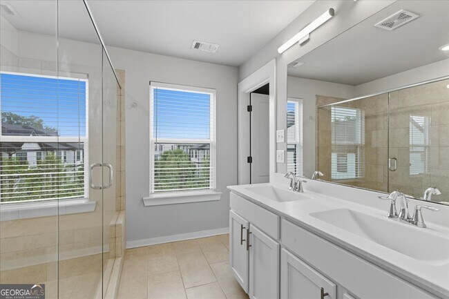 Building Photo - 2030 Main St NW