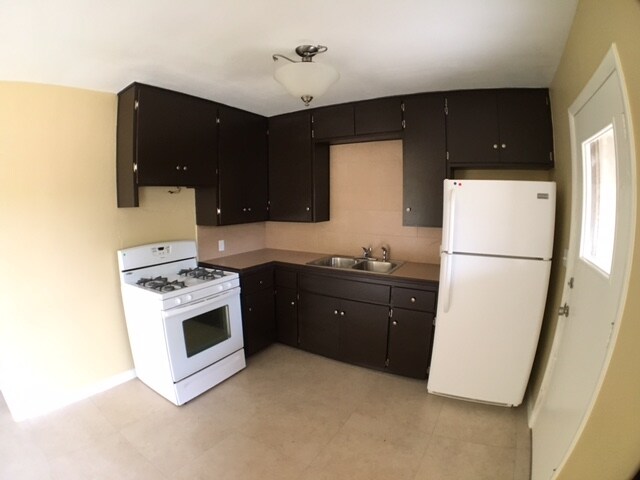 Building Photo - 823 S 17th Ave