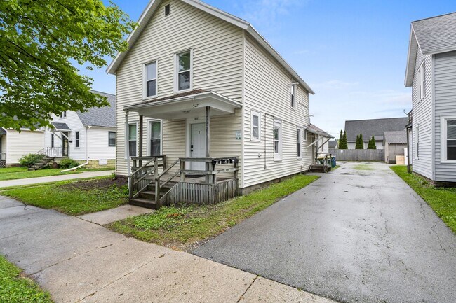 Building Photo - 527 5th St