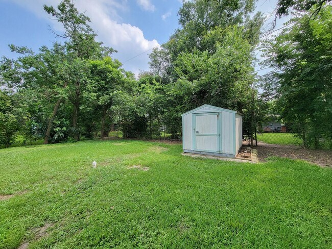Building Photo - 5606 Willow Glen Dr