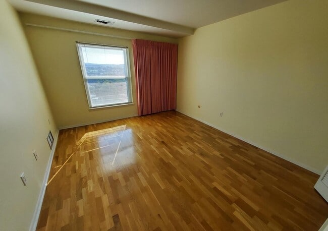 Building Photo - 1375 Pershing Blvd