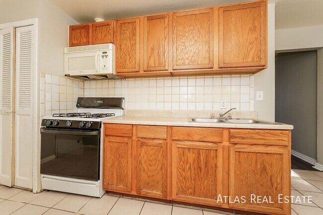 Building Photo - Price reduced! Cozy one-bedroom, one-bath ...