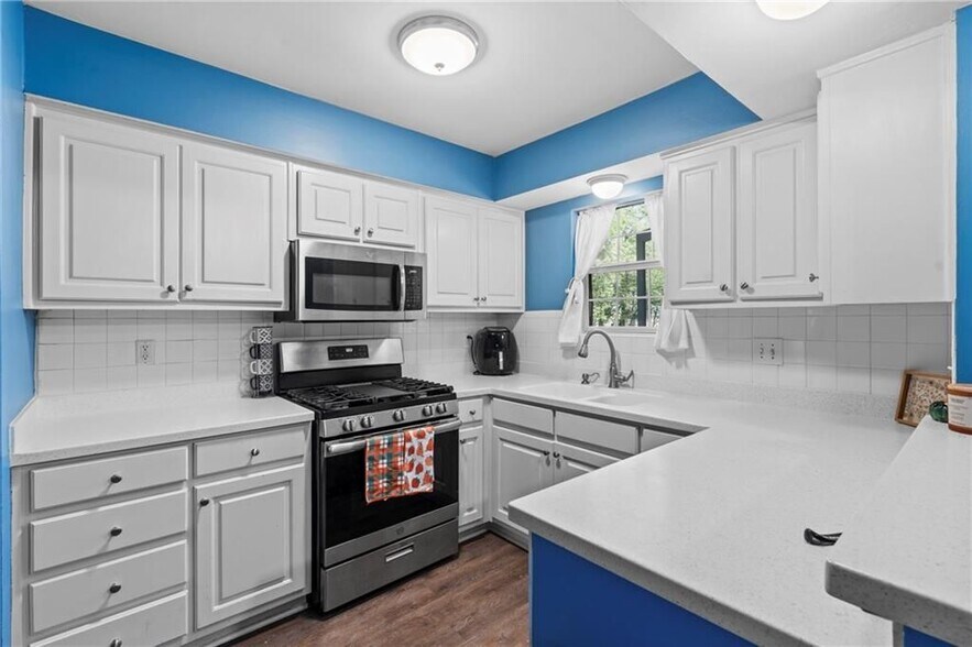 Building Photo - 547 Picketts Bend Cir