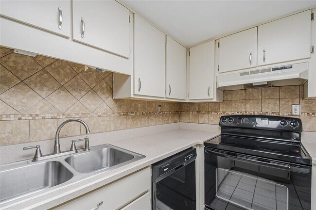 Building Photo - 200 Maitland Ave