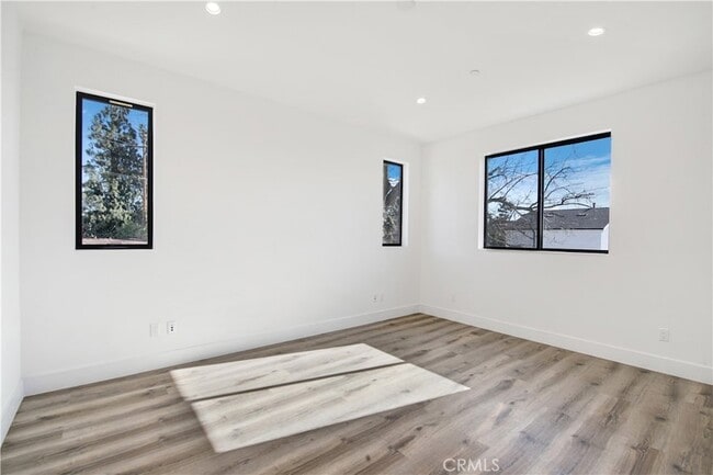 Building Photo - 13461 Bradley Ave