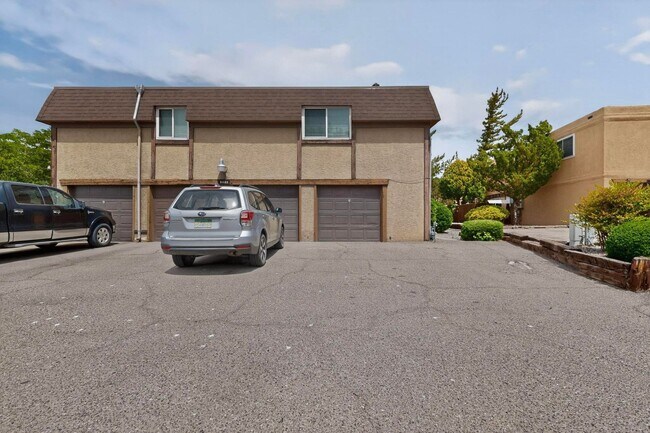 Building Photo - NE Affordable 2/BD 1/BA 1/CG 2nd Story NE Condo