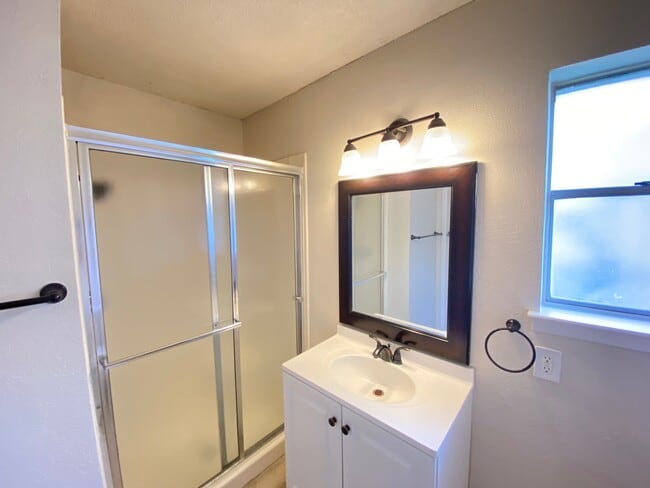 Building Photo - 521 26th Ave N