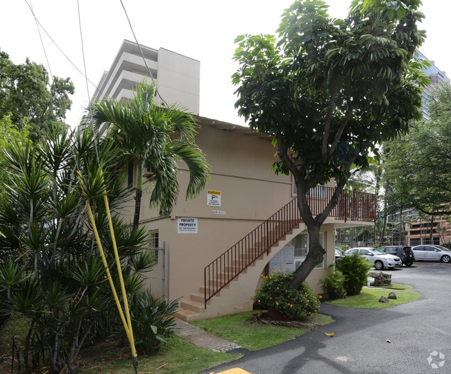 Building Photo - 623 Pumehana St