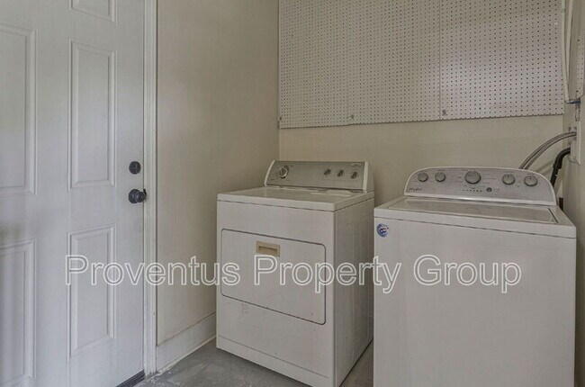 Building Photo - 305 Chaseville St