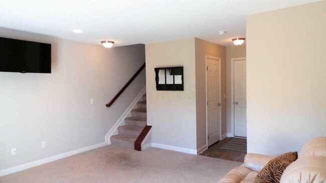 Building Photo - 6337 Chetti Dr