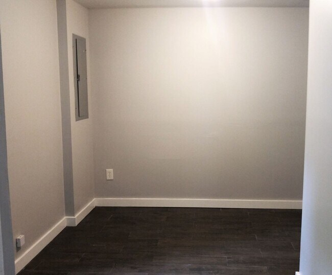 Building Photo - YOU CAN'T BEAT THIS VALUE! Spacious 3/2 Bungalow on a Quiet Street ~