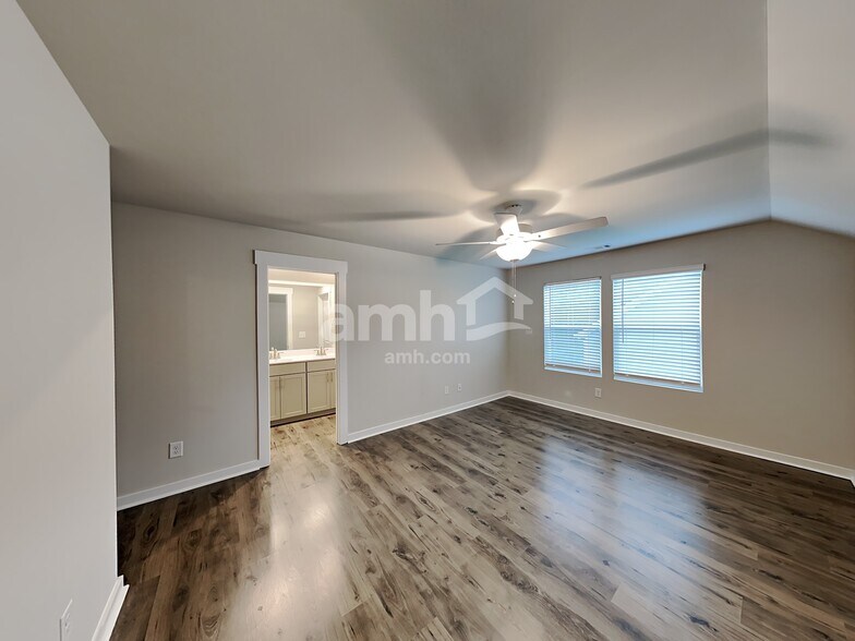 Building Photo - 468 Camp dr