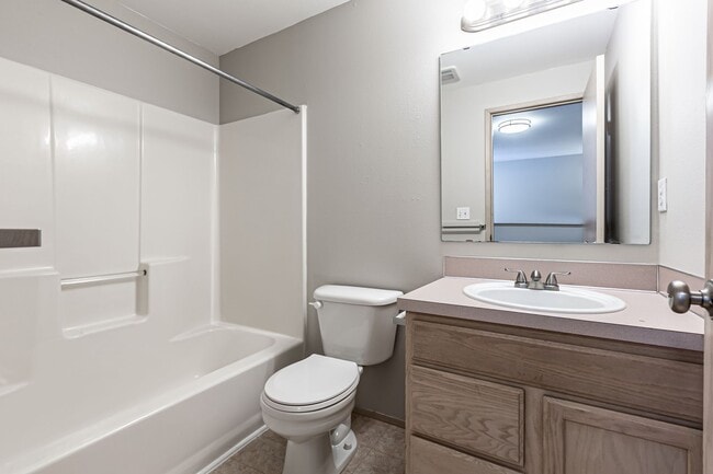 Building Photo - Wonderful Townhome in Browns Point with VI...