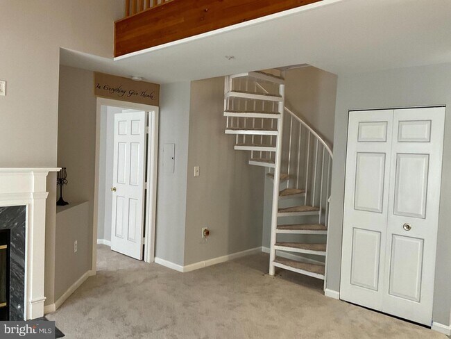 Building Photo - 9808 Lake Point Ct