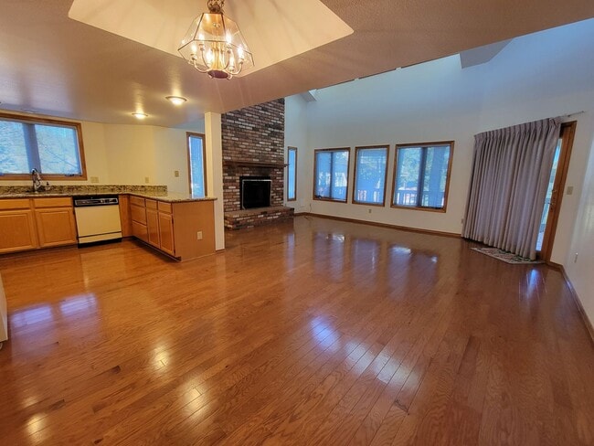Building Photo - 6209 E Willow Loop