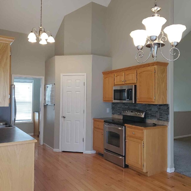 Building Photo - 449 Poplar St