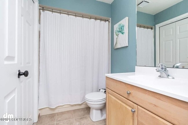 Building Photo - Furnished 3bed/1.5 bath near shopping and more!