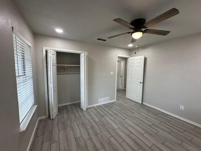 Room 3 - 305 Mimosa St