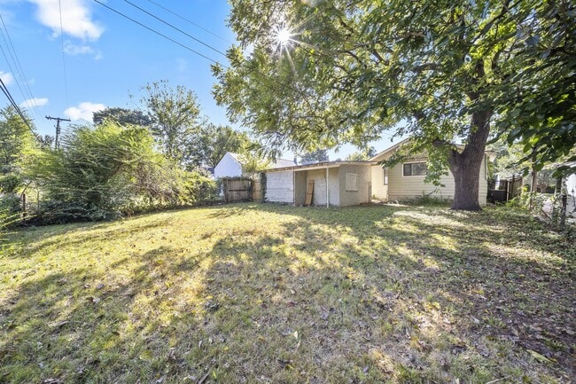 Building Photo - 1231 S Richmond Ave