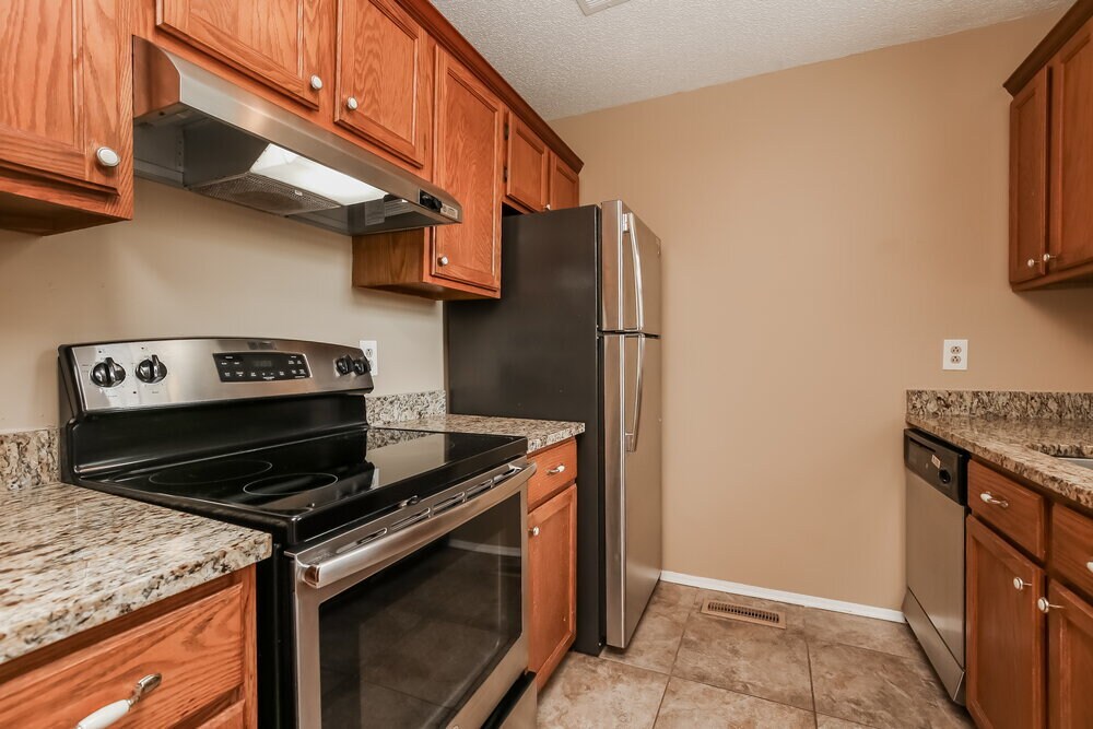 Building Photo - 2621 Deerpath Dr