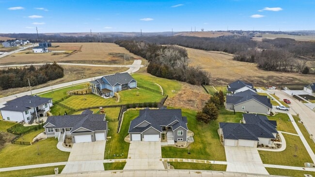 Building Photo - Stunning 6 Bed, 3 Bath Heritage Hills Home | 3-Car Garage | Walk-Out Basement