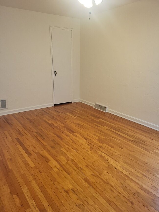 Building Photo - Beautiful 3 bedroom house in Brookline
