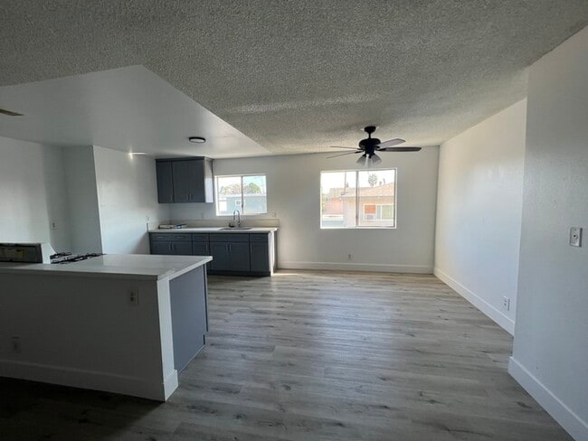 Building Photo - 2 Bed 2 bath 2 Car Garage In Bellflower