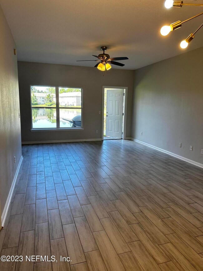Building Photo - 559 Southbranch Dr