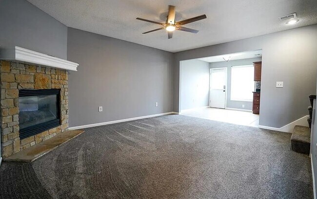 Building Photo - 853 E 167th Ct