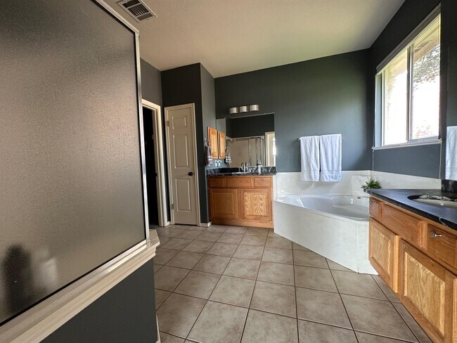 Building Photo - 11817 Watercrest Ct