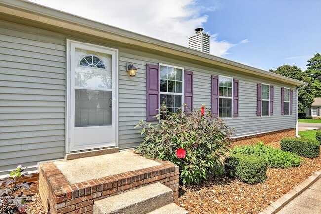 Building Photo - 2504 Angelyn Dr
