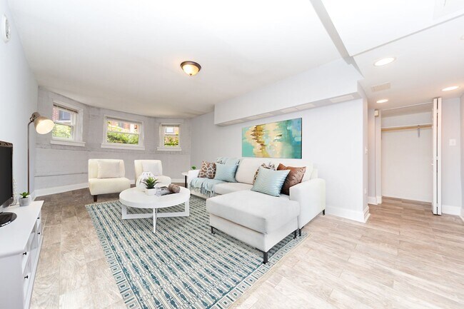 Building Photo - Spacious 1 Bed 1 Bath in the Andersonville area